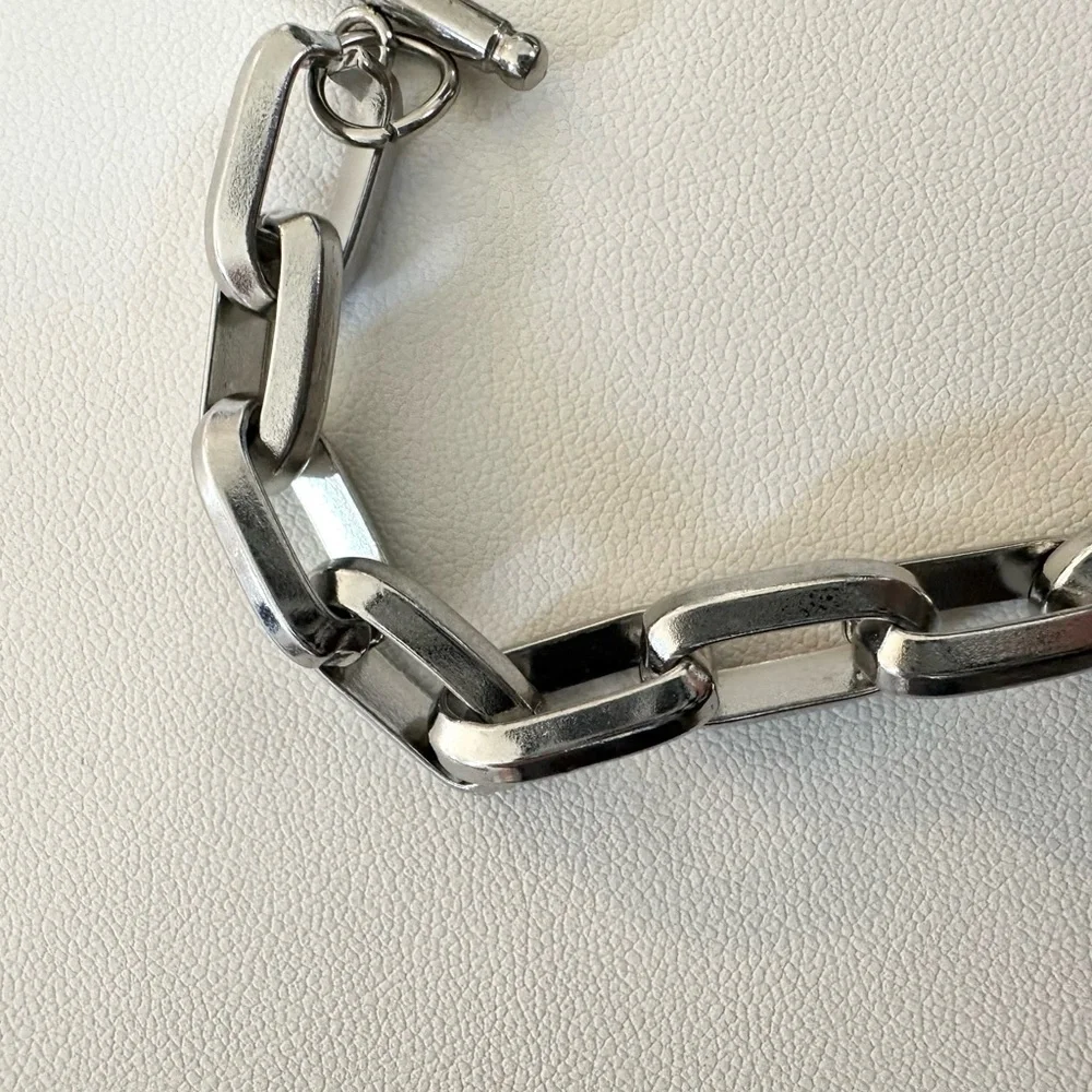 Link Chain Bracelet with Heart Charm. Unisex. 7.5” End to End – Stainless Steel